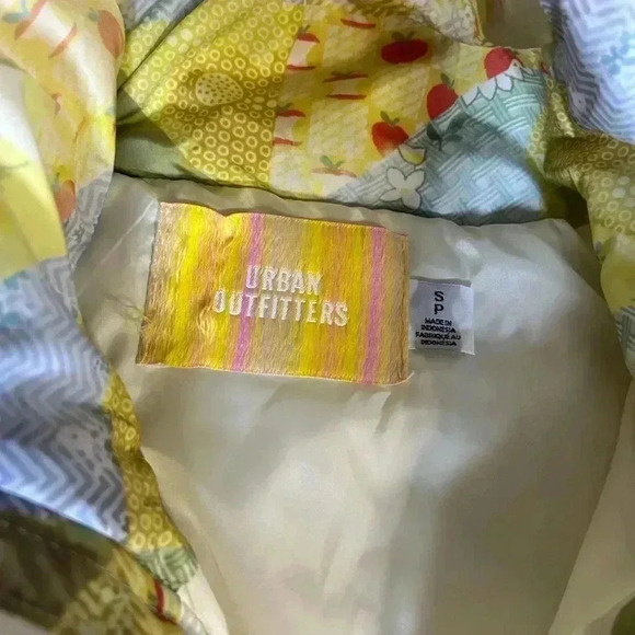 Urban Outfitters Kit Printed Nylon Puffer Jacket - Picture 5 of 5